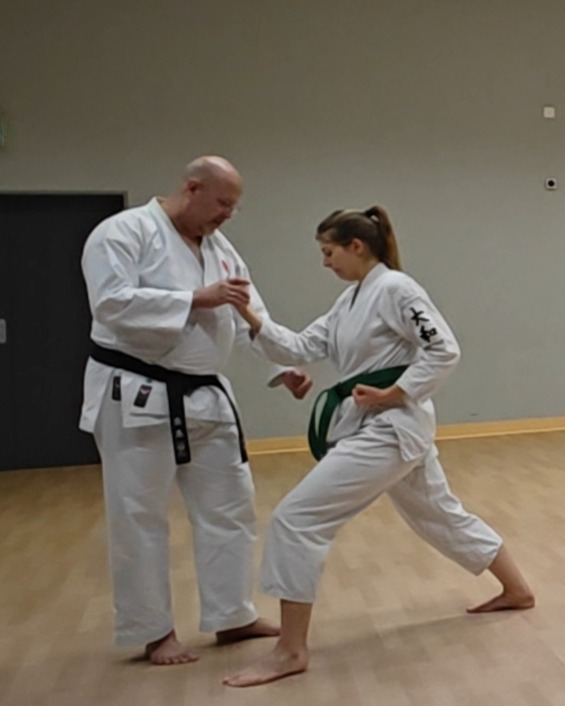 Training im Dojo Yamato Düsseldorf e.V.
Trainer Sven Wätzold-Kurihara 🇩🇪