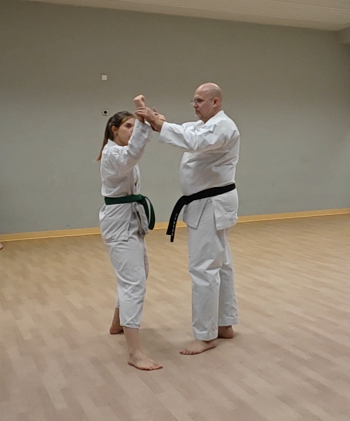 Training im Dojo Yamato Düsseldorf e.V.
Trainer Sven Wätzold-Kurihara 🇩🇪